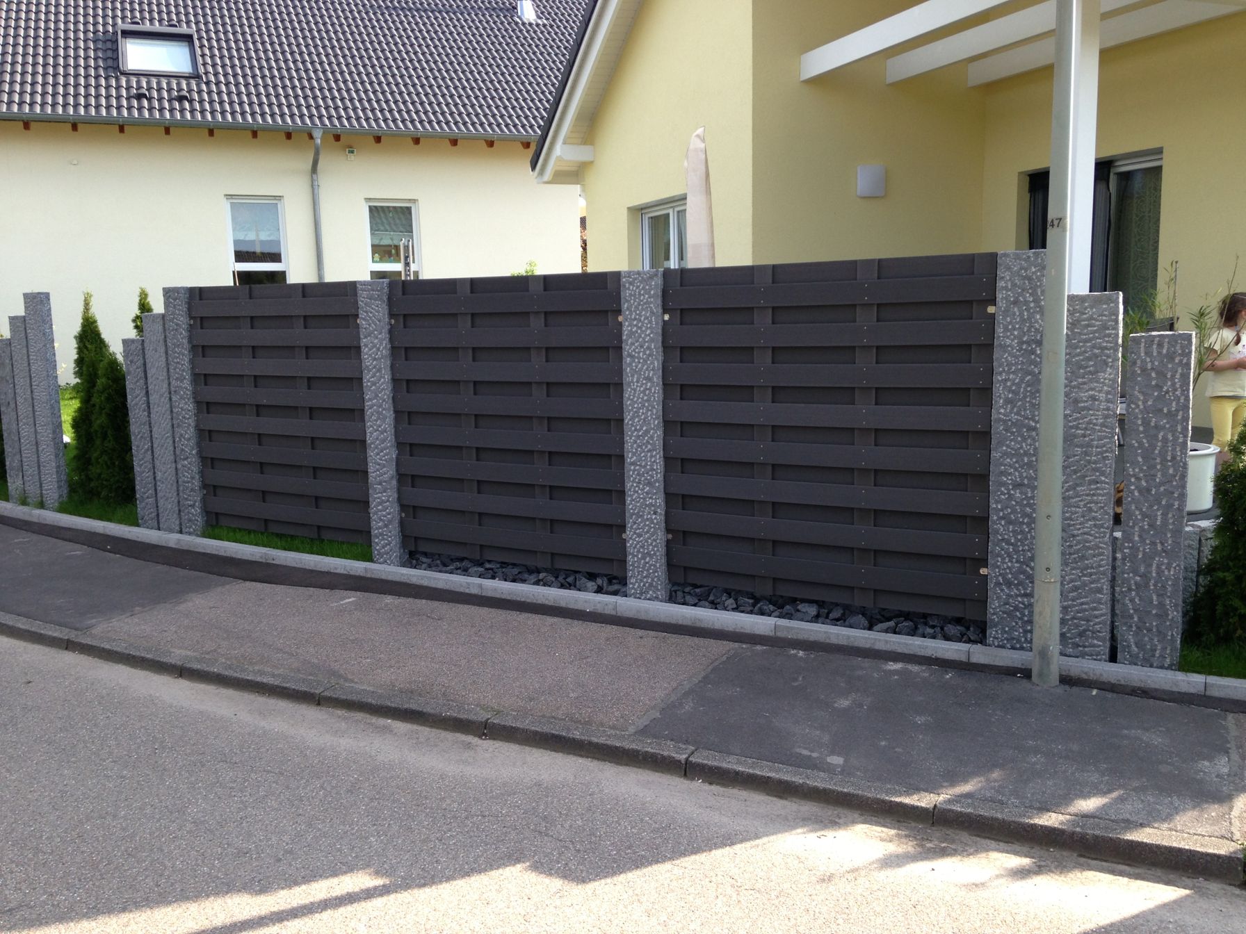 Sichtschutz, Zäune und Gabionen